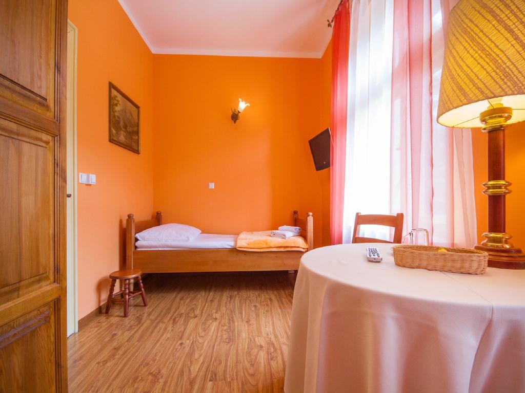 Willa Jagniatkow Bed & Breakfast Bagian luar foto