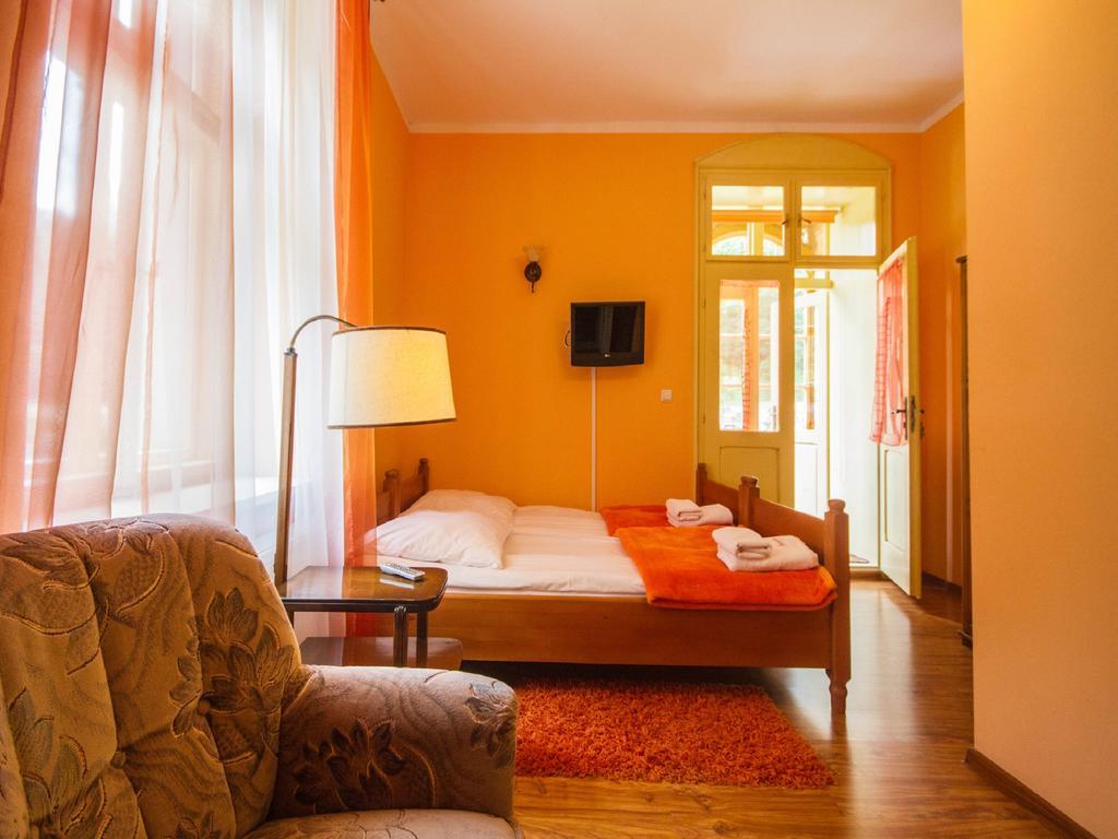 Willa Jagniatkow Bed & Breakfast Bagian luar foto