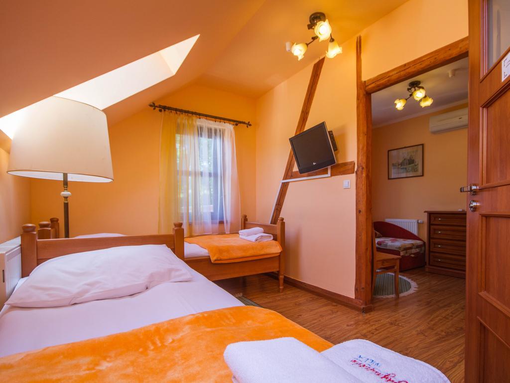 Willa Jagniatkow Bed & Breakfast Bagian luar foto