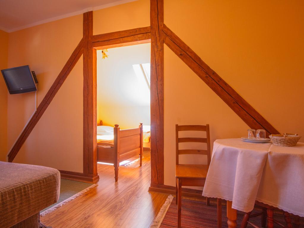 Willa Jagniatkow Bed & Breakfast Bagian luar foto