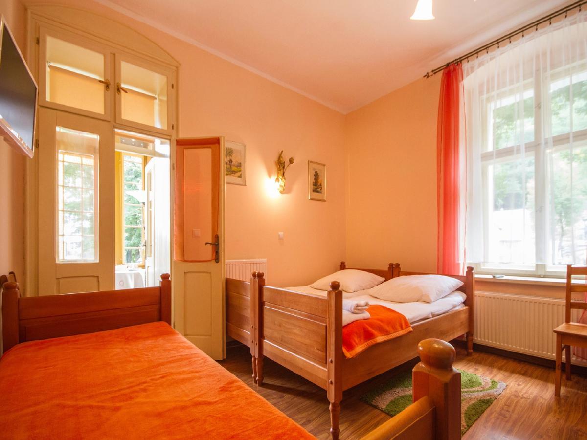 Willa Jagniatkow Bed & Breakfast Bagian luar foto